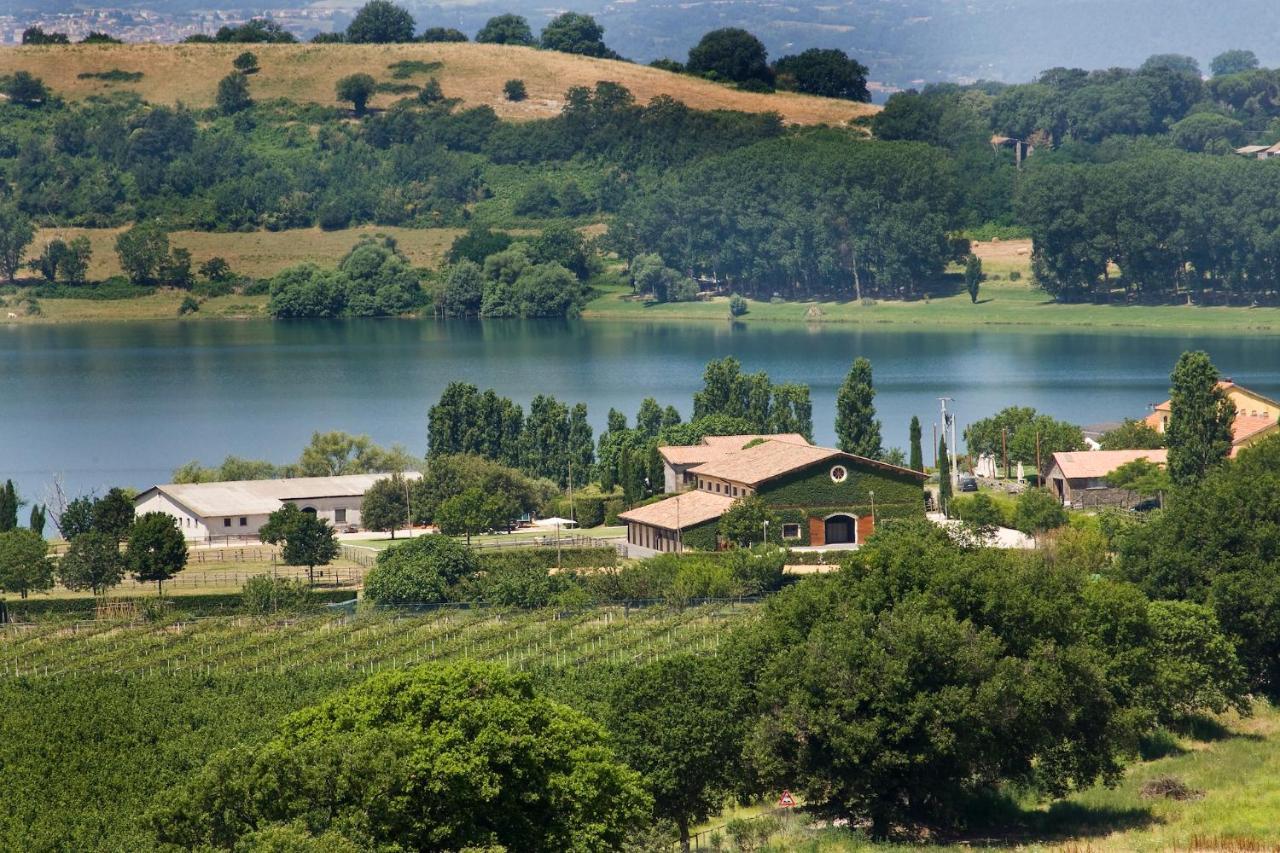 קמפניינו די רומא Agriturismo Potrero Grande Sul Lago Di Martignano Con Spiaggia מראה חיצוני תמונה