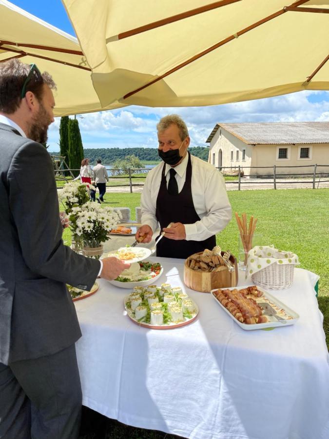 קמפניינו די רומא Agriturismo Potrero Grande Sul Lago Di Martignano Con Spiaggia מראה חיצוני תמונה