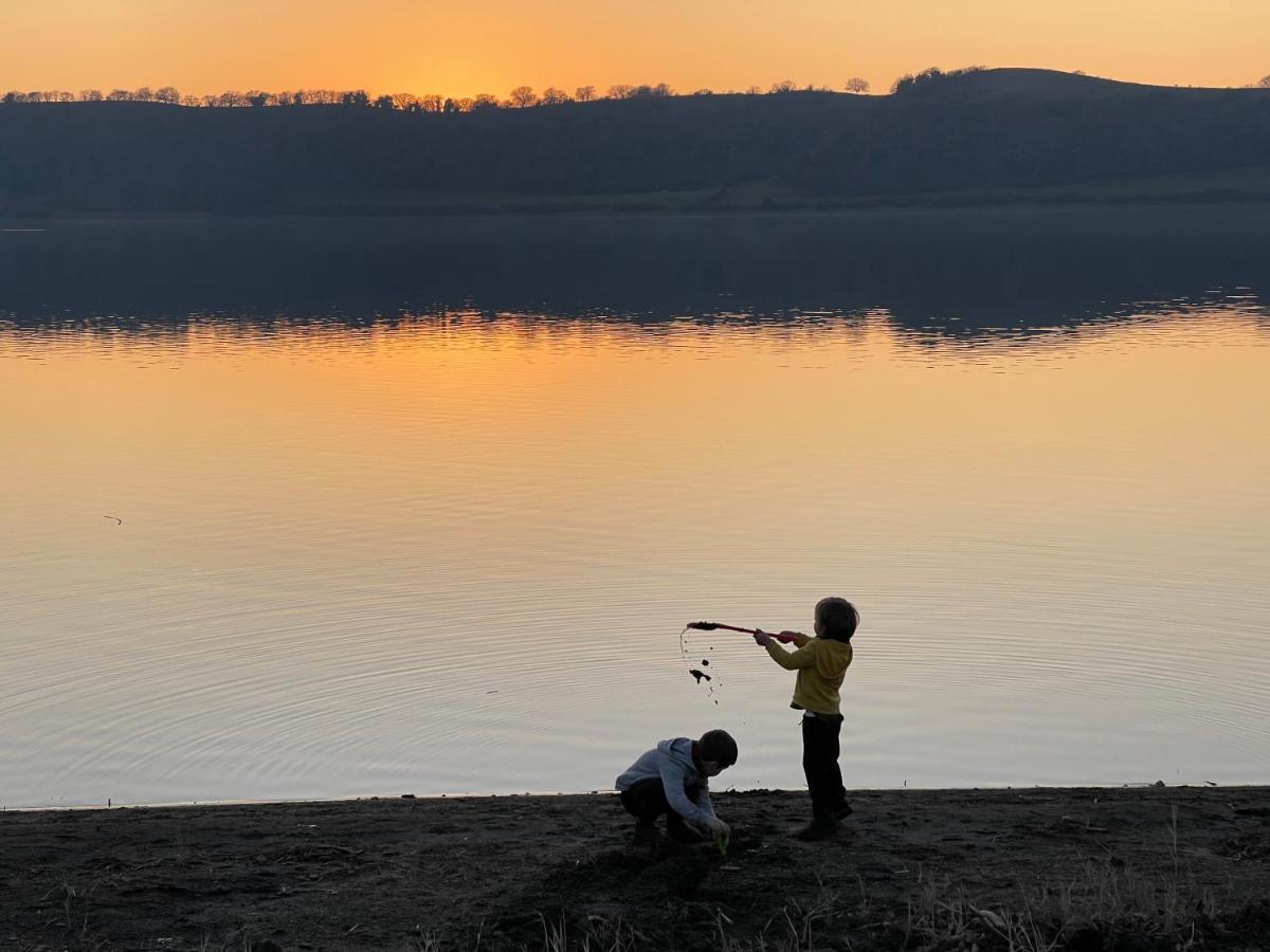 קמפניינו די רומא Agriturismo Potrero Grande Sul Lago Di Martignano Con Spiaggia מראה חיצוני תמונה